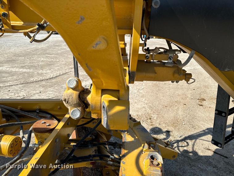 image for item OJ9586 2015 Caterpillar 120M2 motor grader