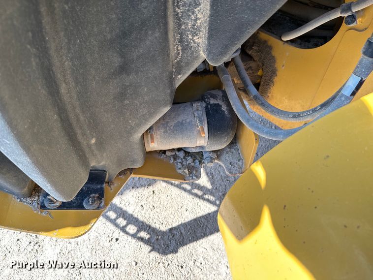 image for item OJ9586 2015 Caterpillar 120M2 motor grader