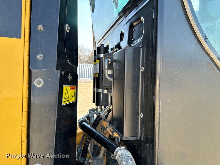 image for item OJ9586 2015 Caterpillar 120M2 motor grader