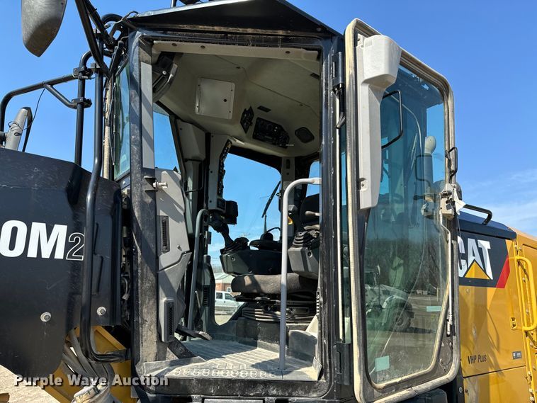 image for item OJ9586 2015 Caterpillar 120M2 motor grader