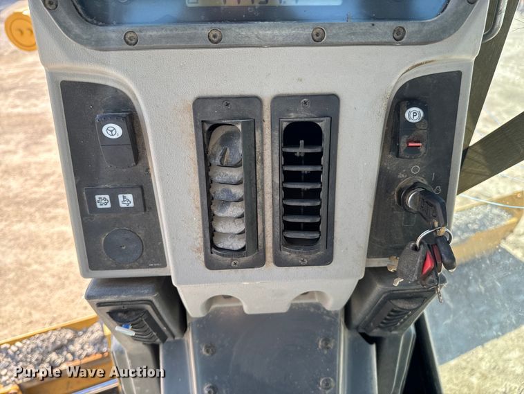 image for item OJ9586 2015 Caterpillar 120M2 motor grader