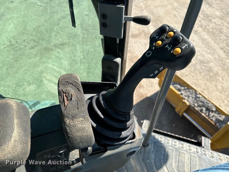 image for item OJ9586 2015 Caterpillar 120M2 motor grader