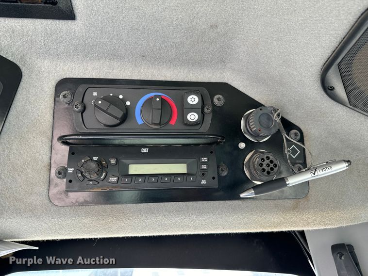 image for item OJ9586 2015 Caterpillar 120M2 motor grader