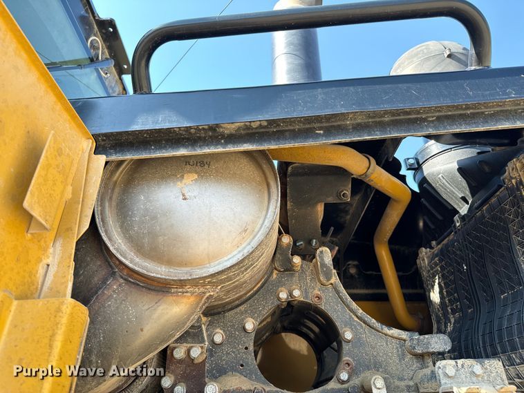 image for item OJ9586 2015 Caterpillar 120M2 motor grader