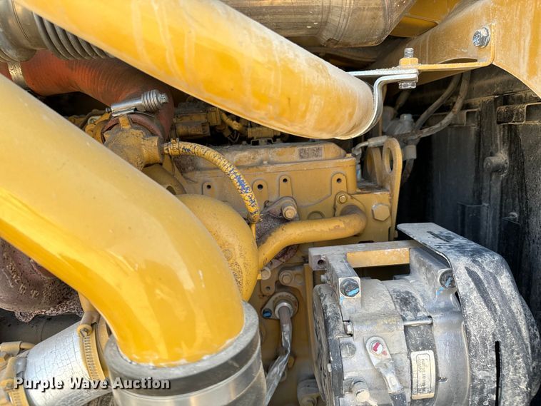 image for item OJ9586 2015 Caterpillar 120M2 motor grader