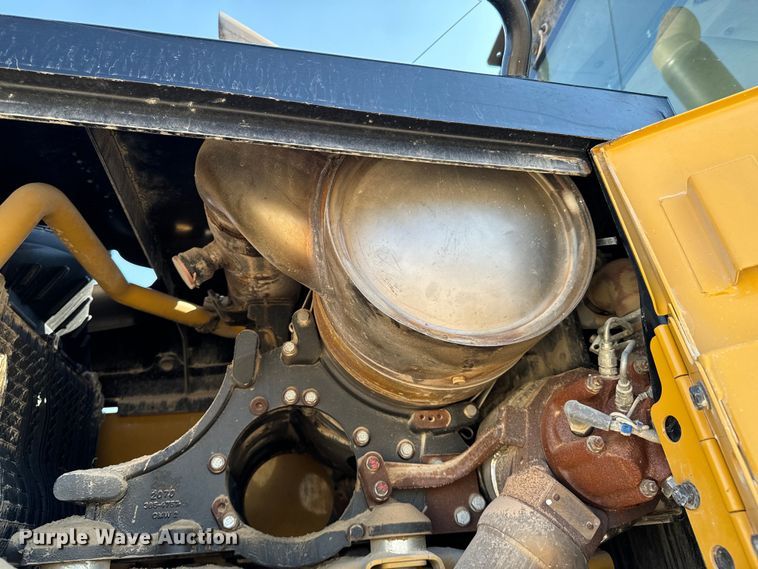 image for item OJ9586 2015 Caterpillar 120M2 motor grader