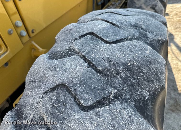 image for item OJ9586 2015 Caterpillar 120M2 motor grader