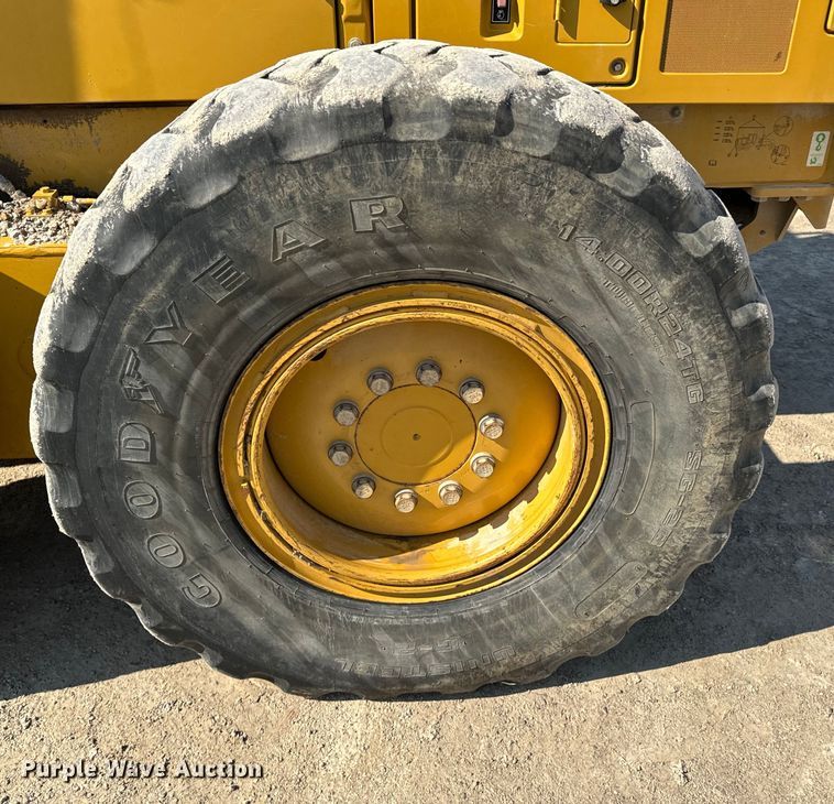 image for item OJ9586 2015 Caterpillar 120M2 motor grader