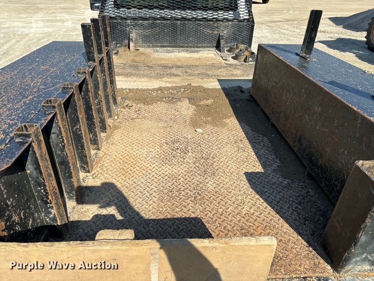 image for item OJ9588 2009 Ford F450 Super Duty XL flatbed truck