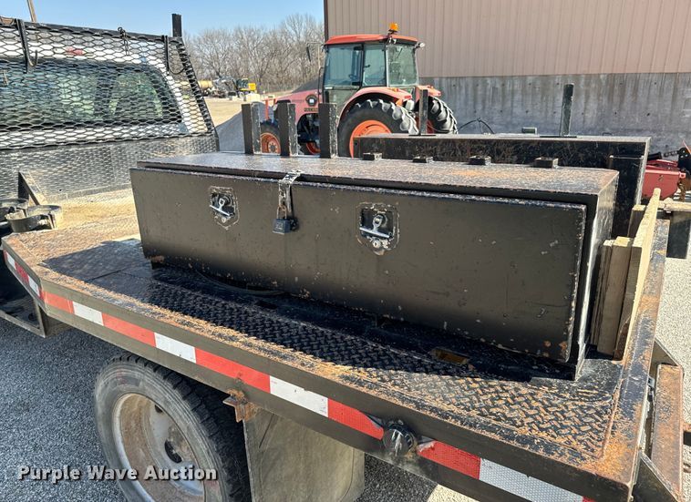 image for item OJ9588 2009 Ford F450 Super Duty XL flatbed truck