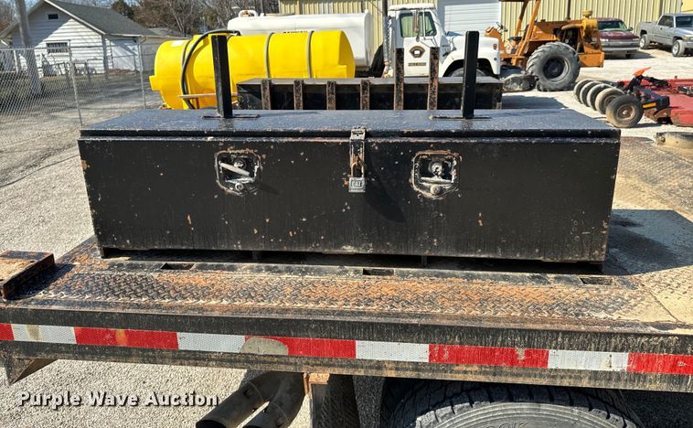 image for item OJ9588 2009 Ford F450 Super Duty XL flatbed truck