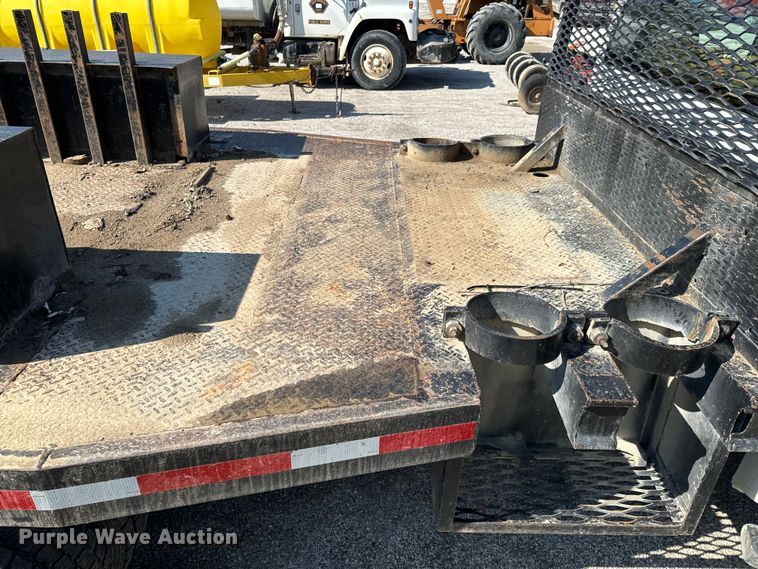 image for item OJ9588 2009 Ford F450 Super Duty XL flatbed truck