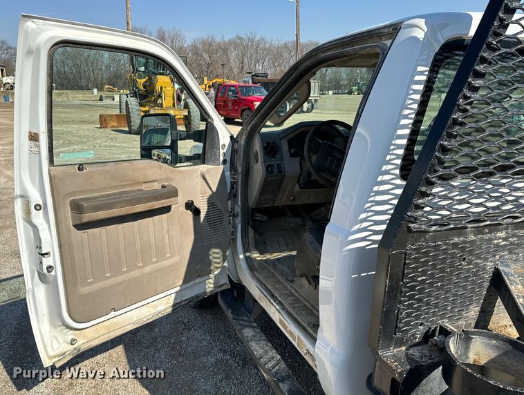 image for item OJ9588 2009 Ford F450 Super Duty XL flatbed truck