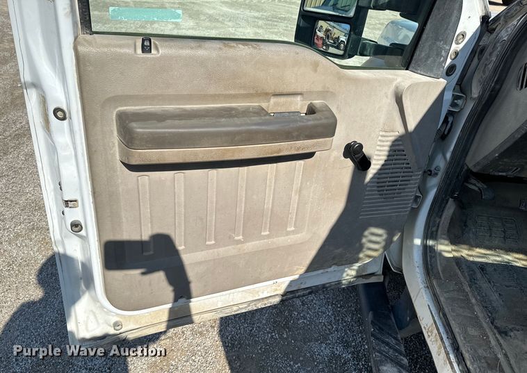 image for item OJ9588 2009 Ford F450 Super Duty XL flatbed truck