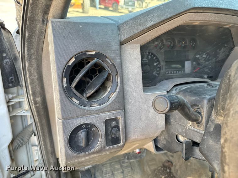 image for item OJ9588 2009 Ford F450 Super Duty XL flatbed truck