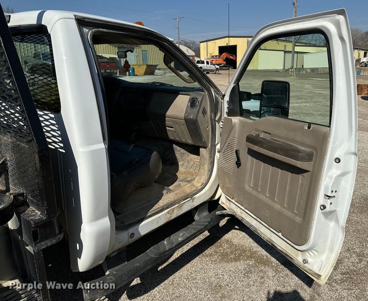 image for item OJ9588 2009 Ford F450 Super Duty XL flatbed truck