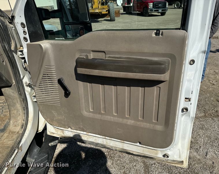 image for item OJ9588 2009 Ford F450 Super Duty XL flatbed truck