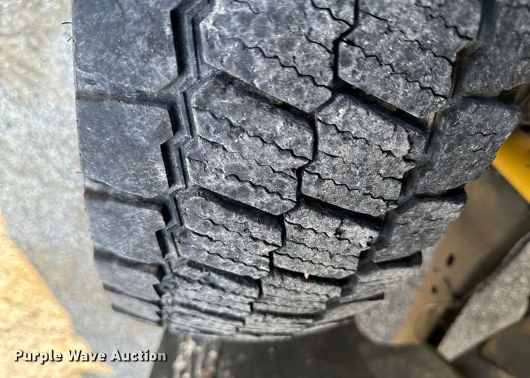 image for item OJ9588 2009 Ford F450 Super Duty XL flatbed truck