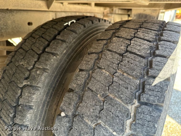 image for item OJ9588 2009 Ford F450 Super Duty XL flatbed truck