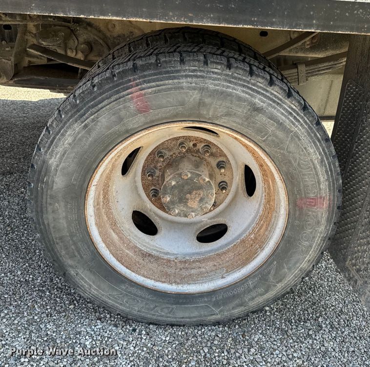 image for item OJ9588 2009 Ford F450 Super Duty XL flatbed truck