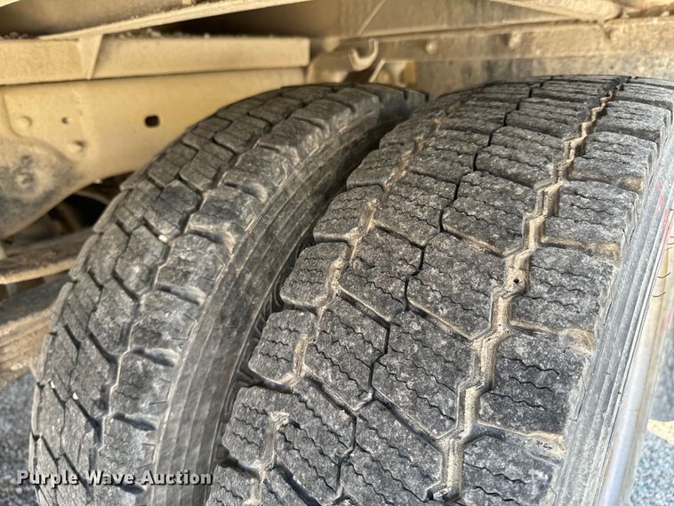 image for item OJ9588 2009 Ford F450 Super Duty XL flatbed truck