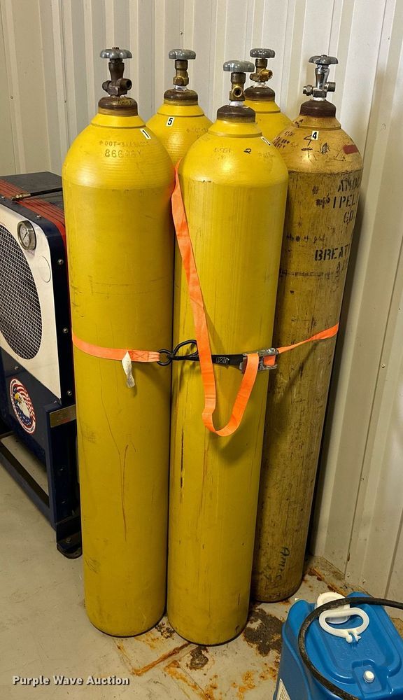 image for item OM9912 1997 Bauer MV-E1 SCBA air compressor