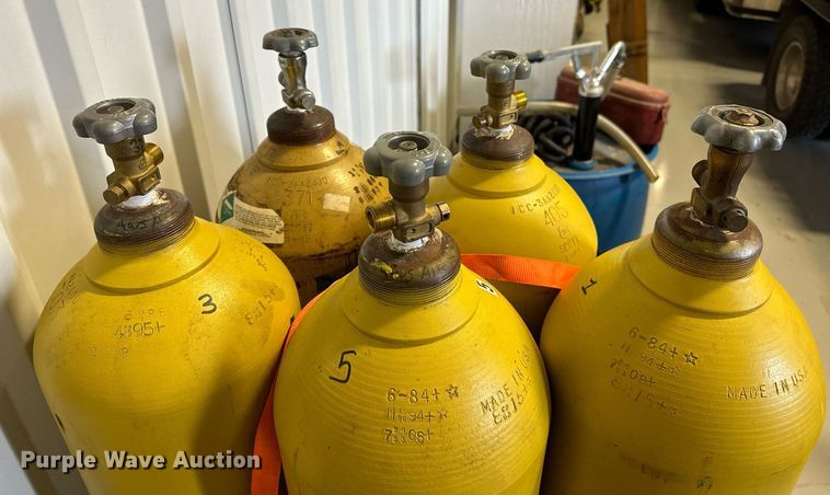 image for item OM9912 1997 Bauer MV-E1 SCBA air compressor