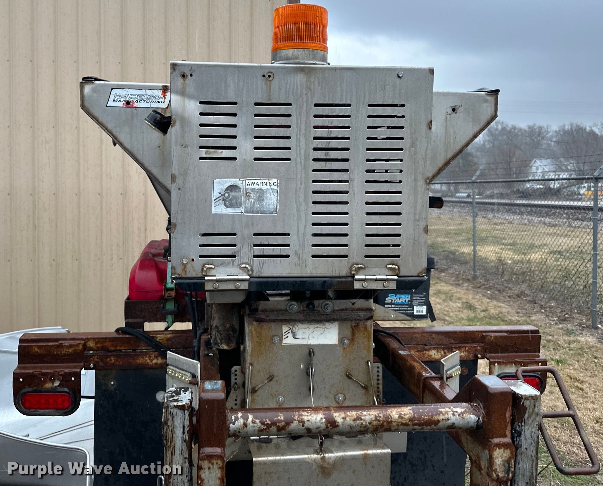 Henderson salt spreader in Eudora, KS Item DQ6402 for sale Purple Wave