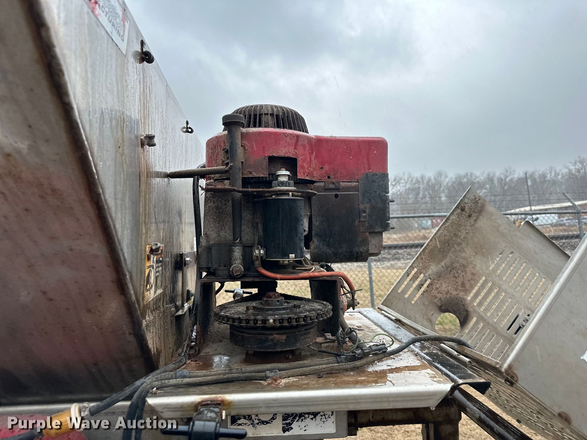 Henderson salt spreader in Eudora, KS Item DQ6402 for sale Purple Wave