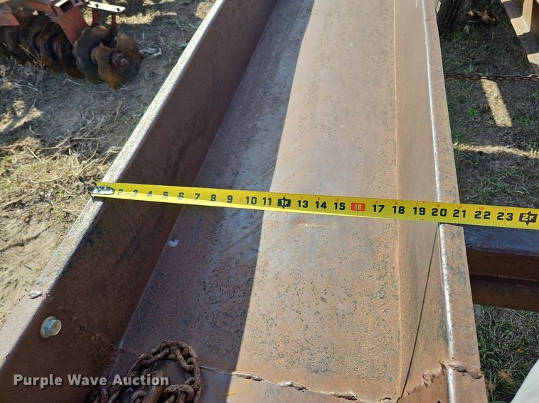 image for item DK0723 1998 Donahue EXS-150 swather / windrower trailer