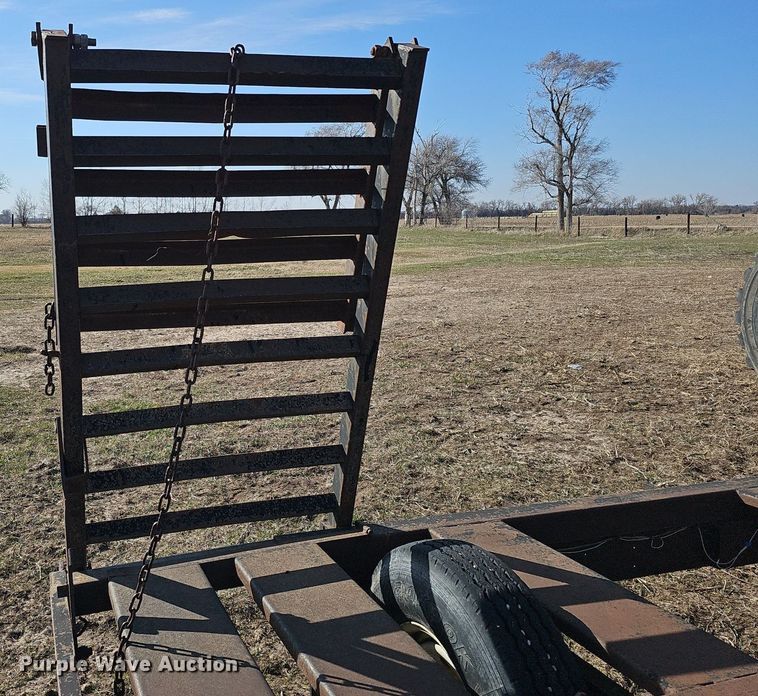 image for item DK0723 1998 Donahue EXS-150 swather / windrower trailer