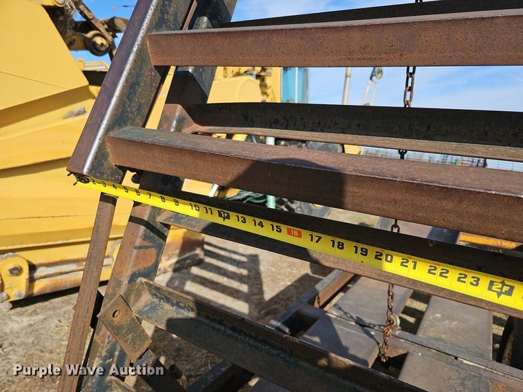 image for item DK0723 1998 Donahue EXS-150 swather / windrower trailer