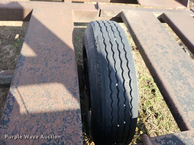 image for item DK0723 1998 Donahue EXS-150 swather / windrower trailer