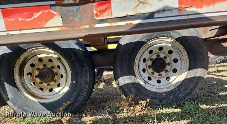 image for item DK0723 1998 Donahue EXS-150 swather / windrower trailer