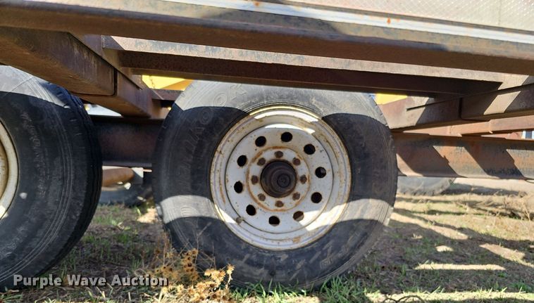 image for item DK0723 1998 Donahue EXS-150 swather / windrower trailer