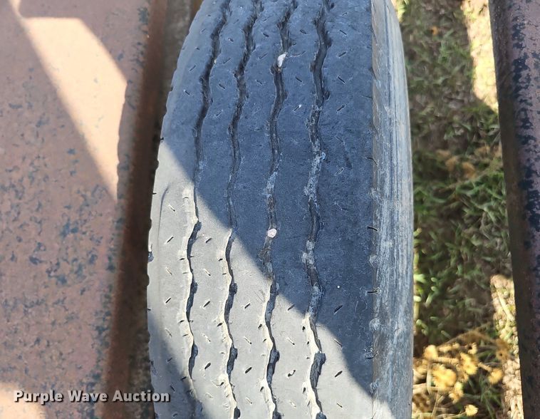 image for item DK0723 1998 Donahue EXS-150 swather / windrower trailer