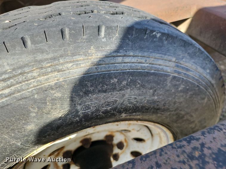 image for item DK0723 1998 Donahue EXS-150 swather / windrower trailer