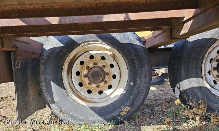 image for item DK0723 1998 Donahue EXS-150 swather / windrower trailer