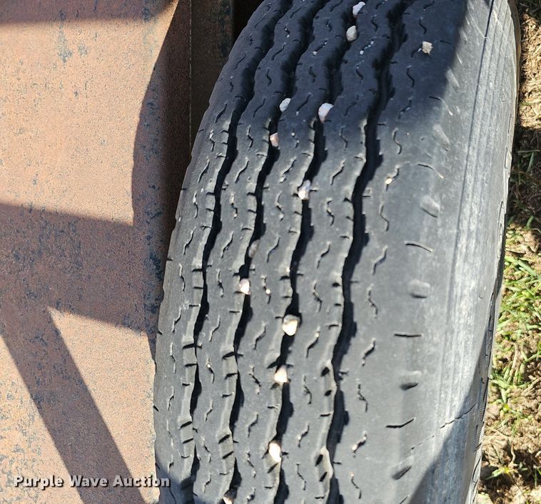 image for item DK0723 1998 Donahue EXS-150 swather / windrower trailer