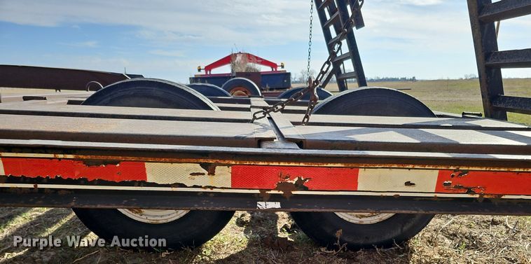 image for item DK0723 1998 Donahue EXS-150 swather / windrower trailer