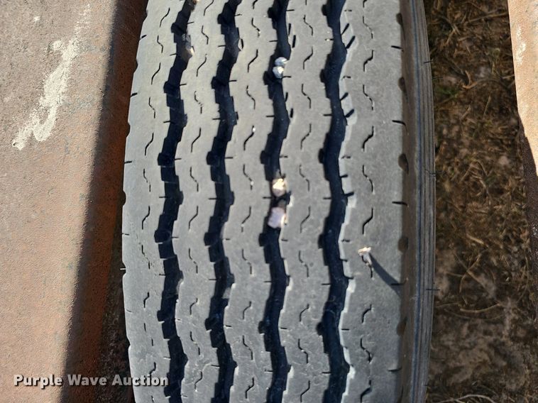 image for item DK0723 1998 Donahue EXS-150 swather / windrower trailer