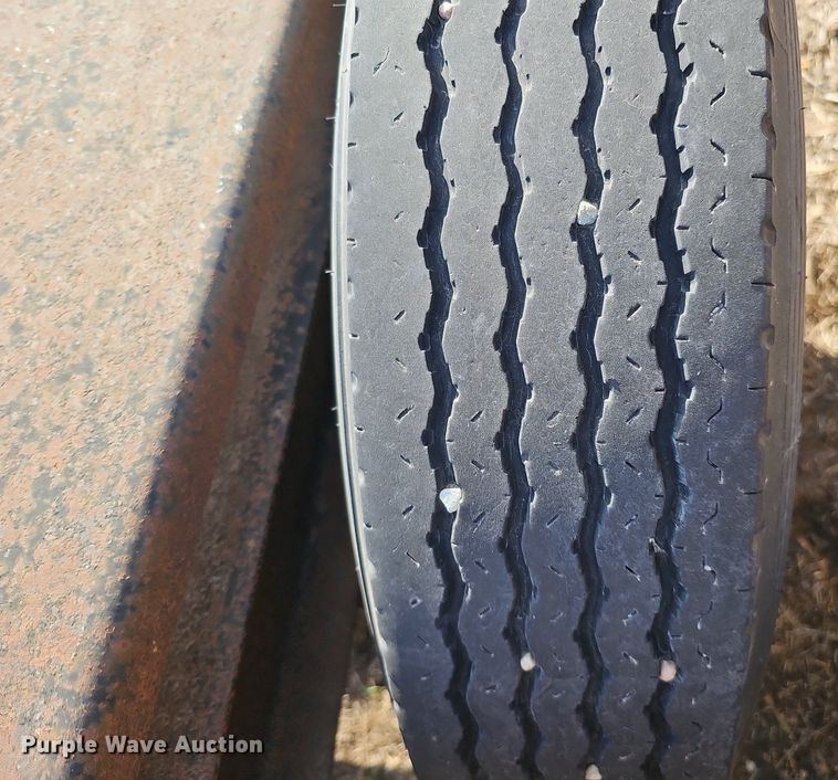 image for item DK0723 1998 Donahue EXS-150 swather / windrower trailer