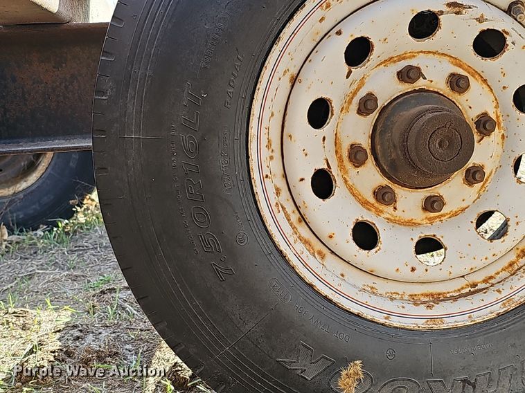 image for item DK0723 1998 Donahue EXS-150 swather / windrower trailer