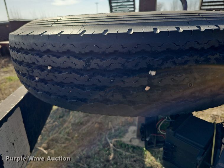 image for item DK0723 1998 Donahue EXS-150 swather / windrower trailer