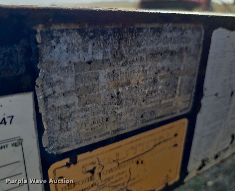 image for item DK0723 1998 Donahue EXS-150 swather / windrower trailer