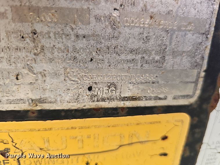 image for item DK0723 1998 Donahue EXS-150 swather / windrower trailer