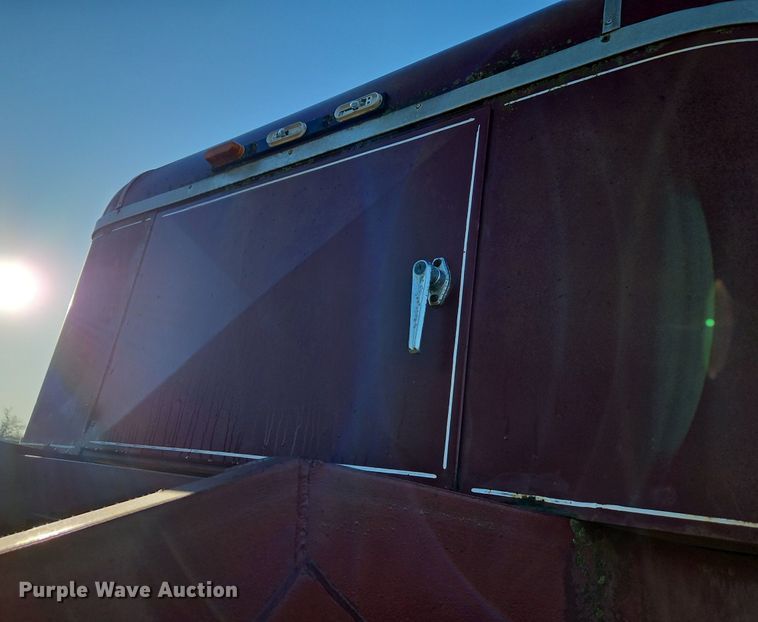 image for item DN7223 1994 Coose Trailers  livestock trailer