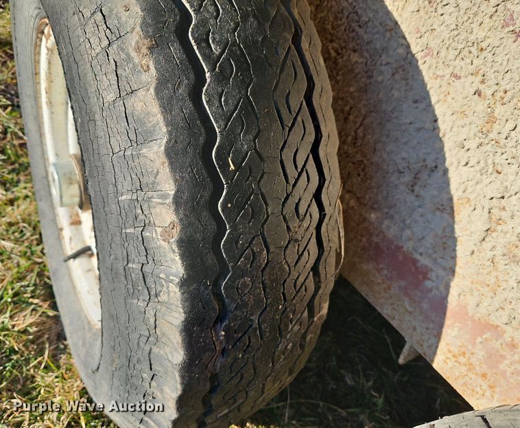 image for item DN7223 1994 Coose Trailers  livestock trailer