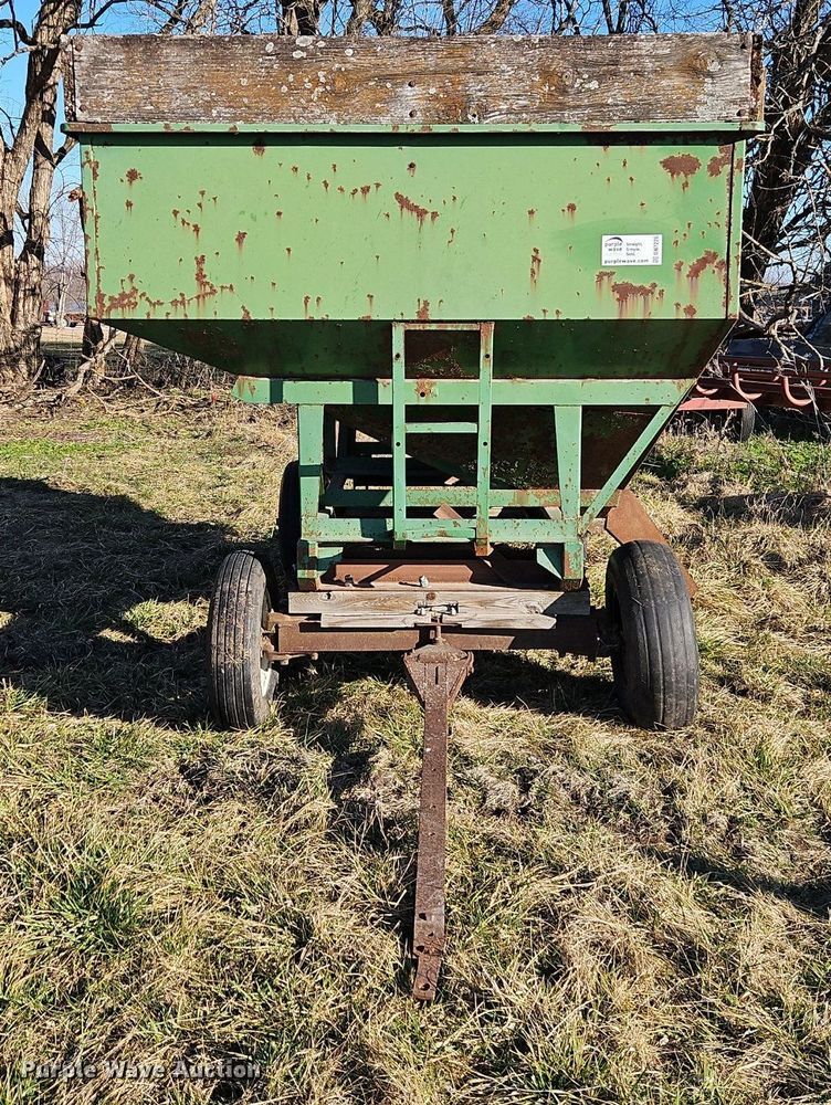 image for item DN7226 Huskee 225 gravity wagon