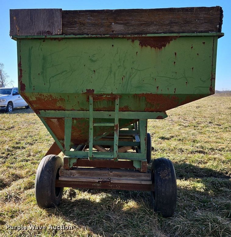 image for item DN7226 Huskee 225 gravity wagon